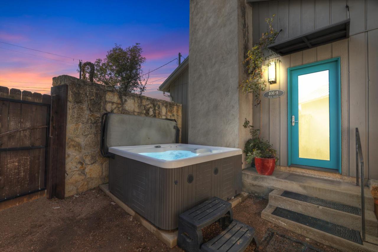 406 Lodge-A: Hot-Tub & 2 Blks To Main St Fredericksburg Eksteriør billede